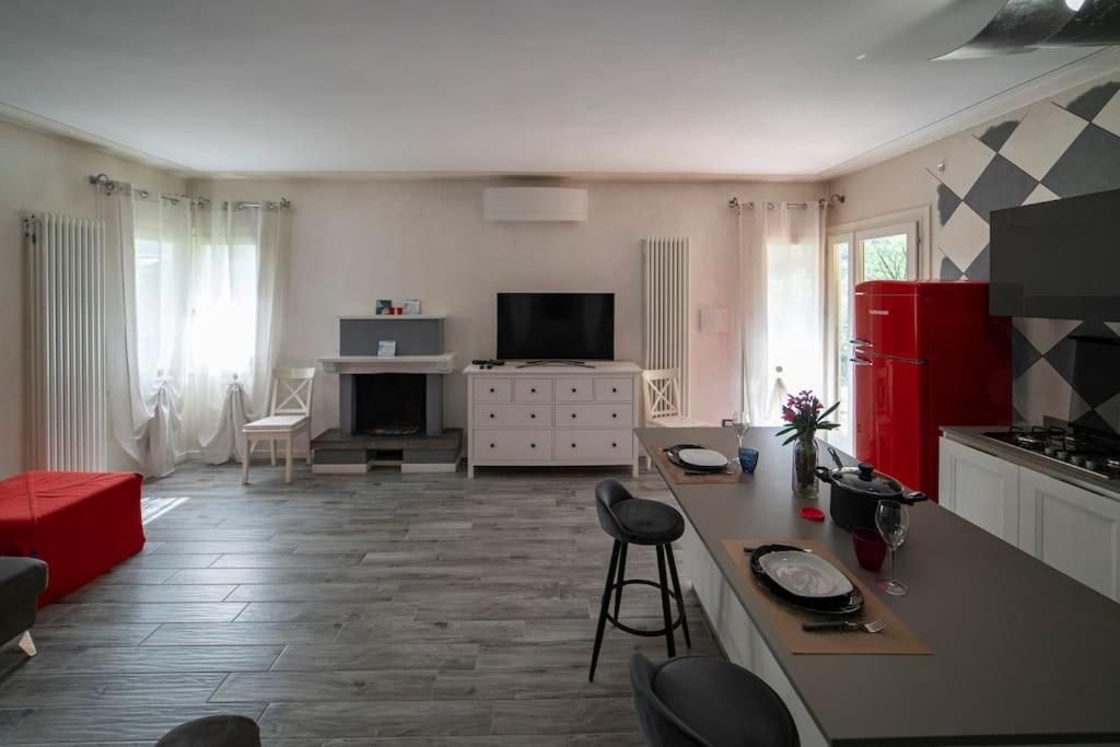 Montecolo Bay 1 Apartment Pilzone Ngoại thất bức ảnh