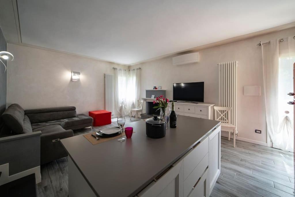 Montecolo Bay 1 Apartment Pilzone Ngoại thất bức ảnh